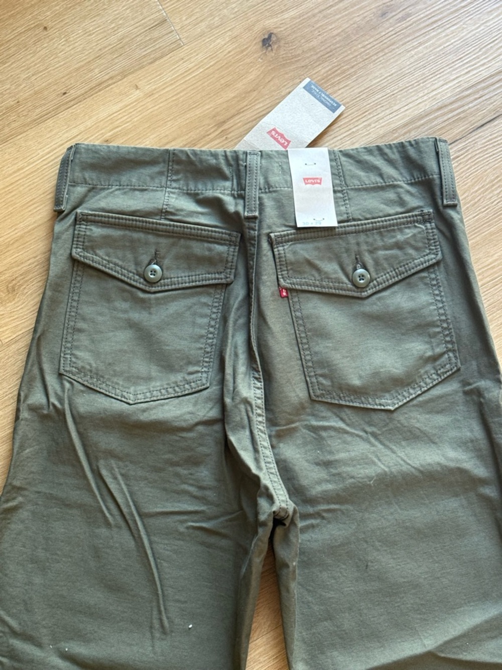 Levi's Olive Green Ribcage Straight Pants- size 30x29 - Picture 6 of 6